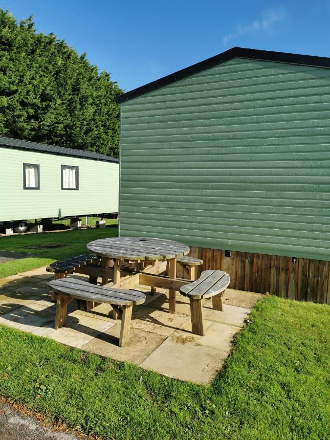 Woofles Luxury Caravan At Knaresborough Lido מראה חיצוני תמונה